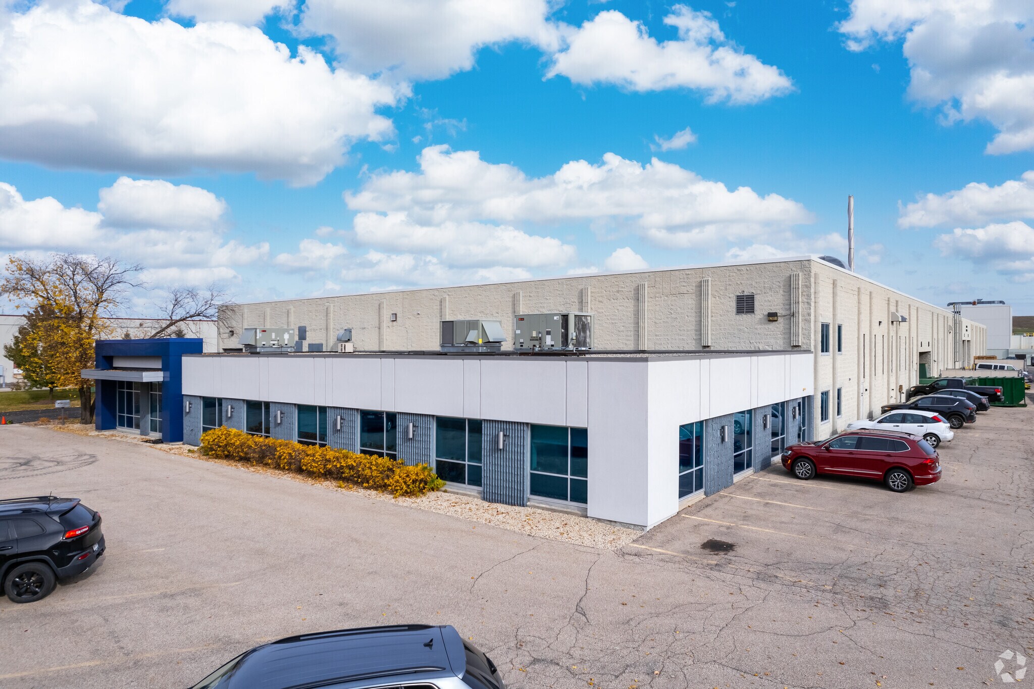 W146N9300 Held Dr, Menomonee Falls, WI for sale Primary Photo- Image 1 of 1