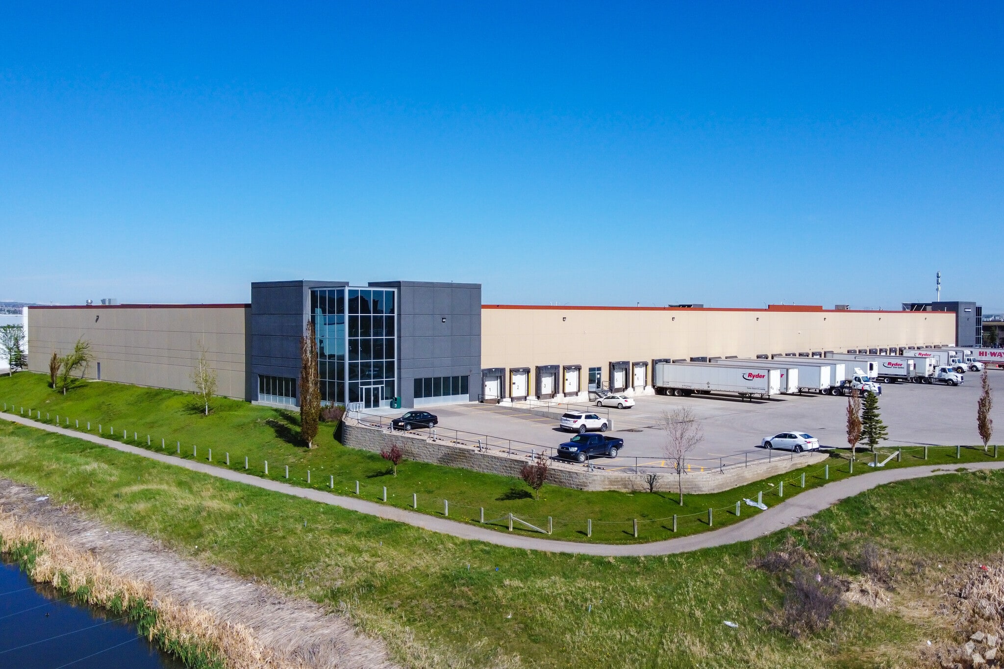 89 Freeport Blvd NE, Calgary, AB for lease Primary Photo- Image 1 of 6