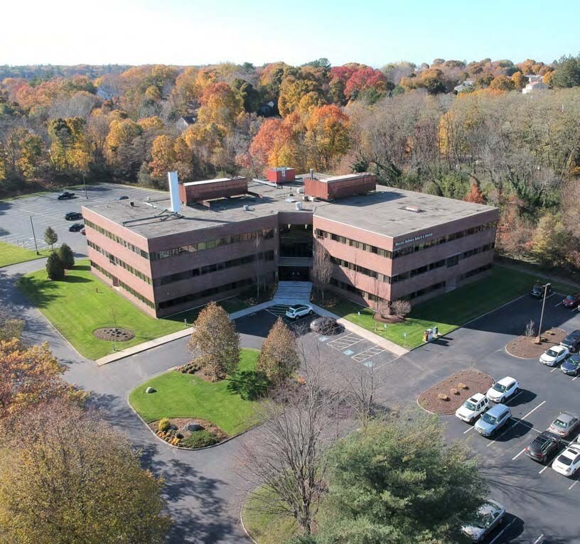 8 Essex Center Dr, Peabody, MA 01960