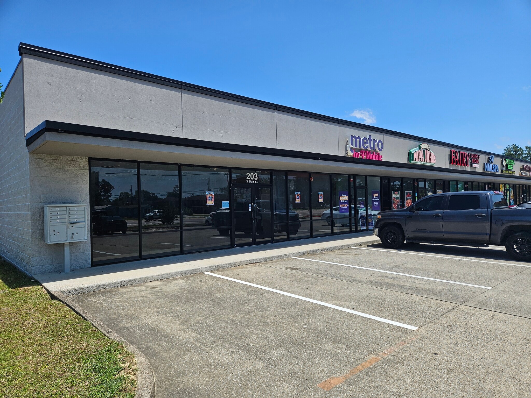 203-213 S Main St, Lumberton, TX for lease Building Photo- Image 1 of 8