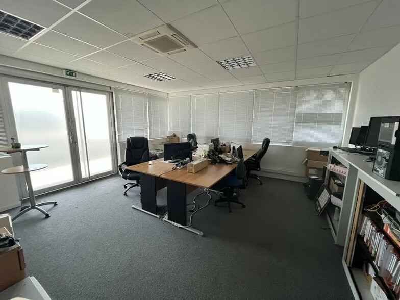 Office in Bayonne for lease - Interior Photo - Image 3 of 3