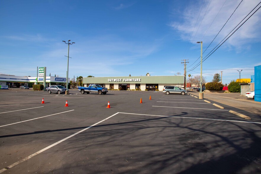 1438 Eureka Way, Redding, CA for sale - Building Photo - Image 1 of 1