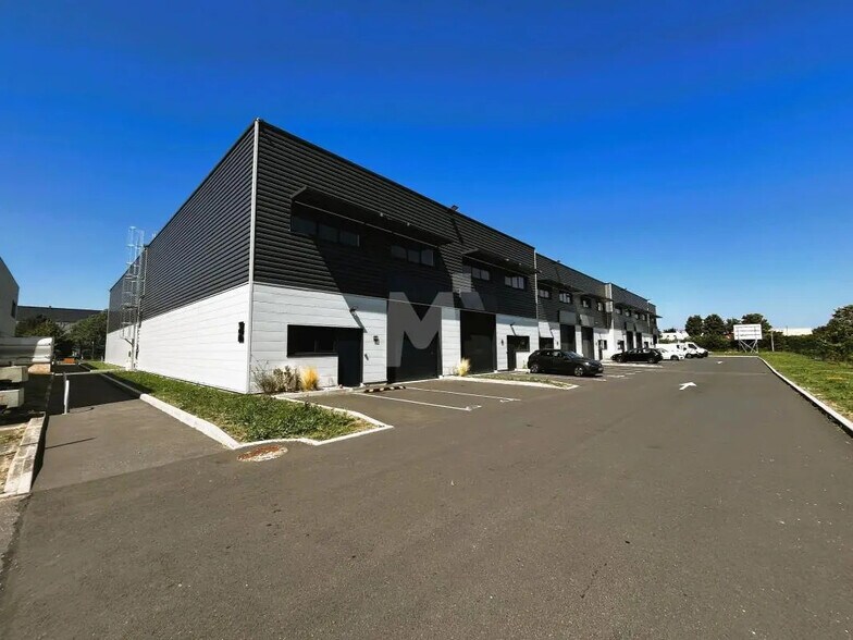 Flex in Lieusaint for lease - Building Photo - Image 2 of 11