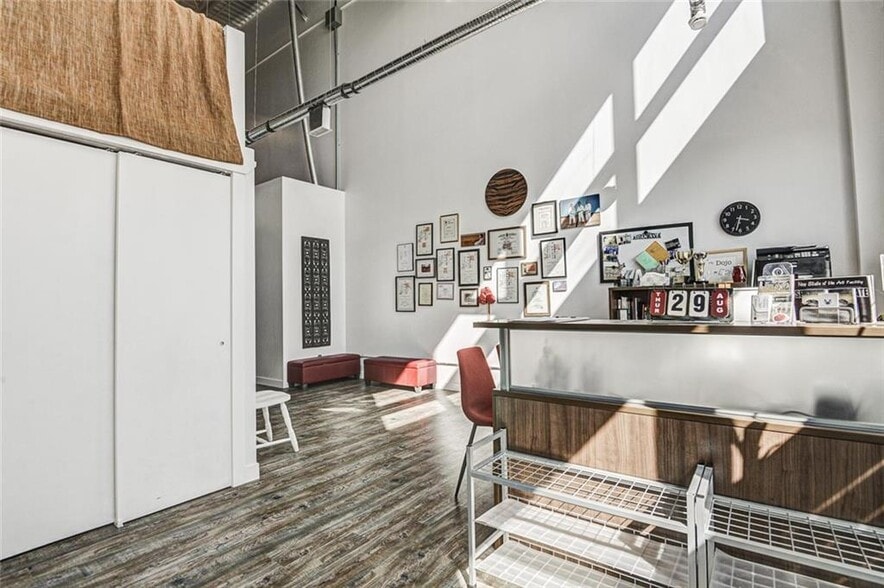 141 Commercial Dr, Rocky View No 44, AB for sale - Interior Photo - Image 3 of 7