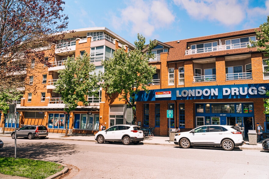 2061-2073 W 42nd Ave, Vancouver, BC for lease - Primary Photo - Image 1 of 3