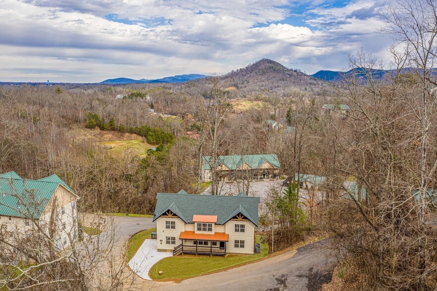 2525 Goldrush Rd, Sevierville, TN for sale - Building Photo - Image 2 of 17