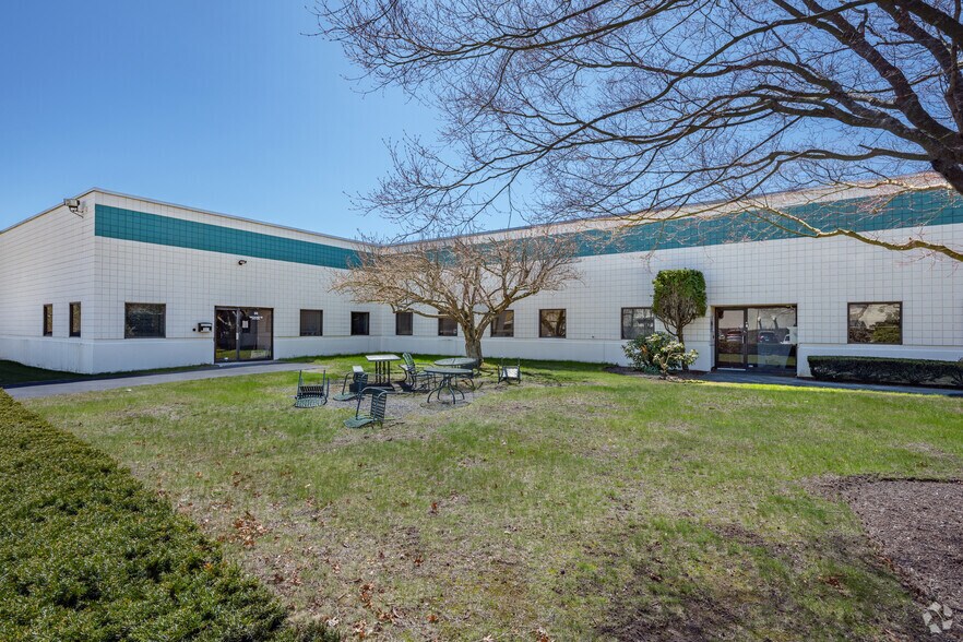 88 Boyd Ave, East Providence, RI for sale - Primary Photo - Image 1 of 1