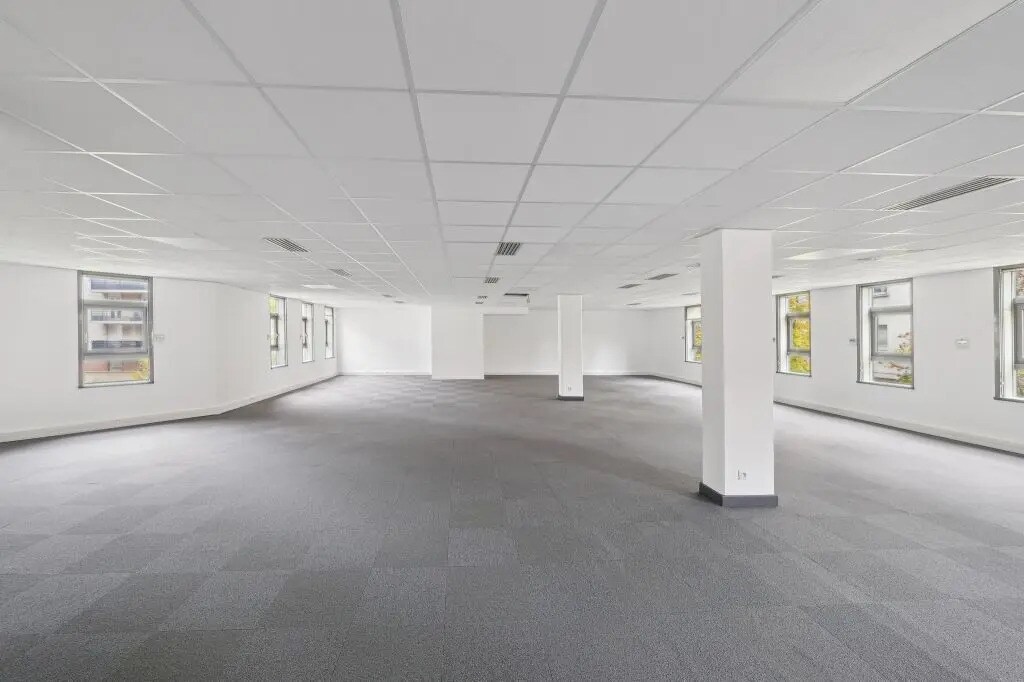 6-8 Rue Eugène Et Armand Peugeot, Rueil-Malmaison for sale Building Photo- Image 1 of 13