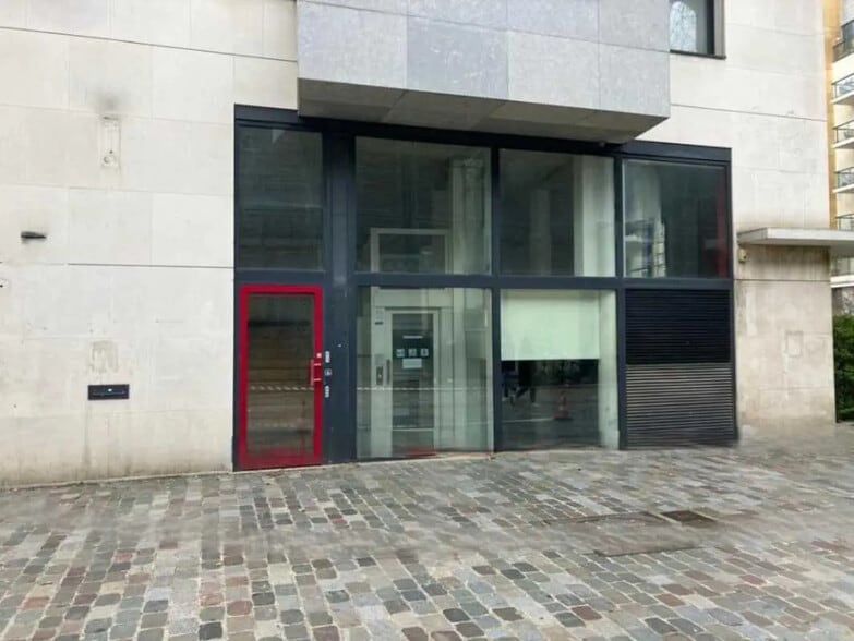 41 Rue François Truffaut, Paris for lease - Building Photo - Image 1 of 6