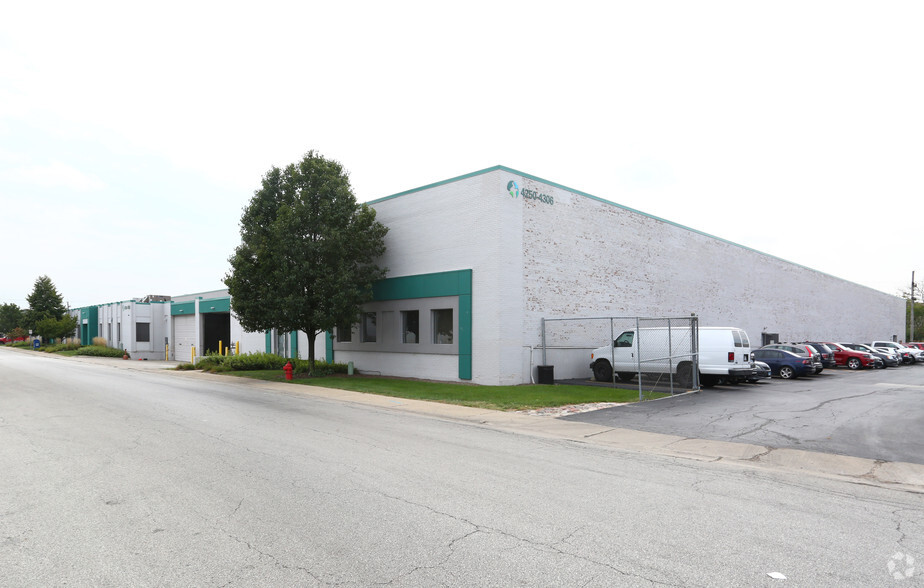 4250-4306 United Pky, Schiller Park, IL for lease - Building Photo - Image 3 of 4