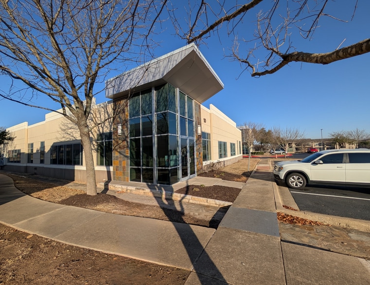 2300 Greenhill Dr, Round Rock, TX for lease - Building Photo - Image 1 of 12