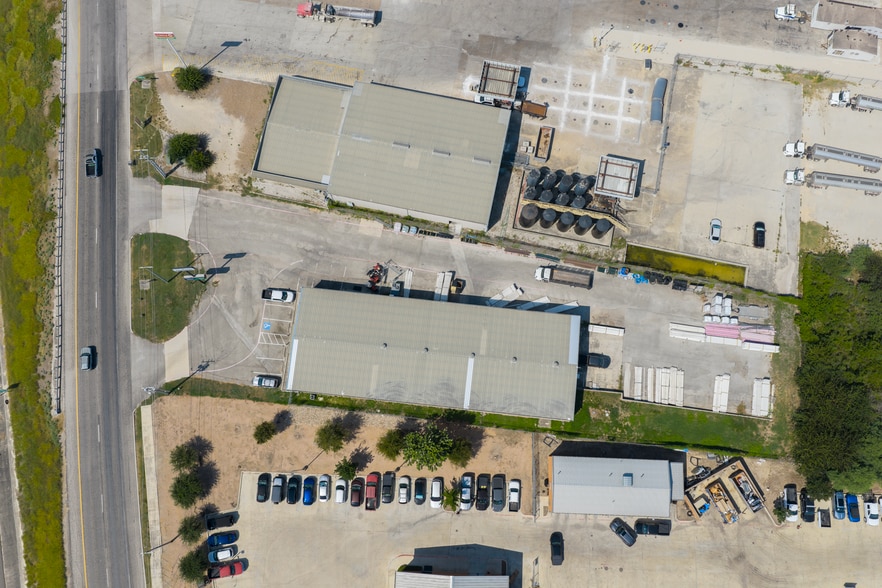 4312 I 35 N Frontage rd, New Braunfels, TX for lease - Building Photo - Image 3 of 9