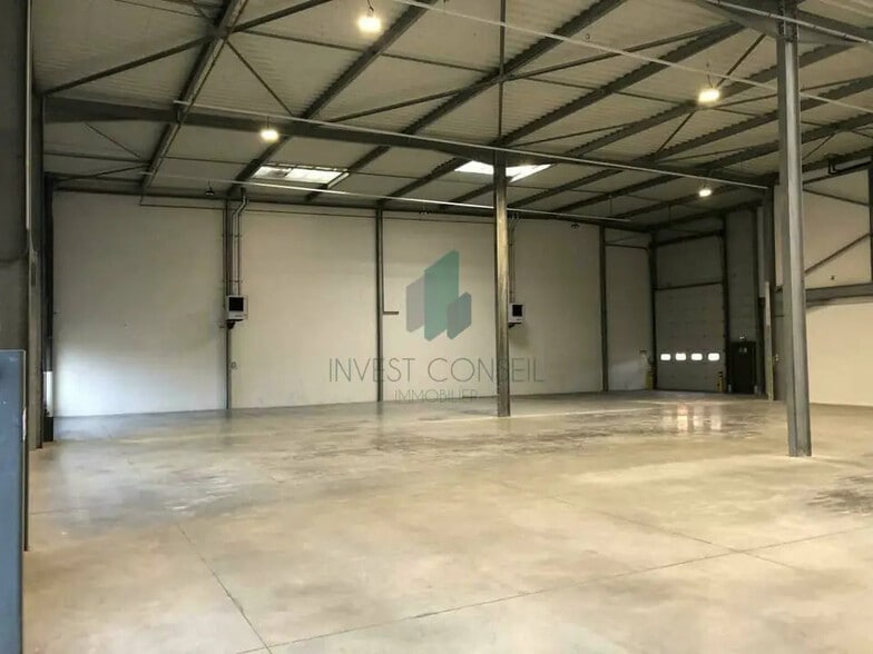 Industrial in Le Blanc-Mesnil for lease - Building Photo - Image 2 of 107