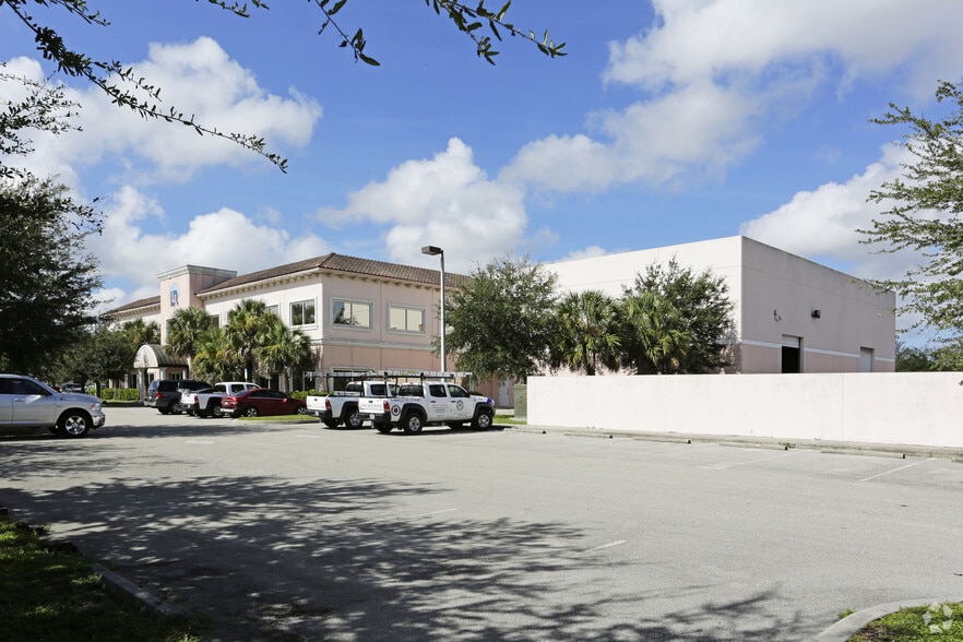 7959 Drew Cir, Fort Myers, FL for lease - Building Photo - Image 2 of 8