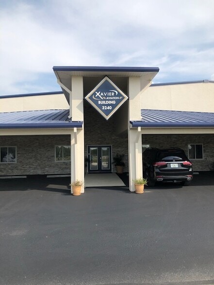 3240 Airfield Dr E, Lakeland, FL for lease - Primary Photo - Image 1 of 4