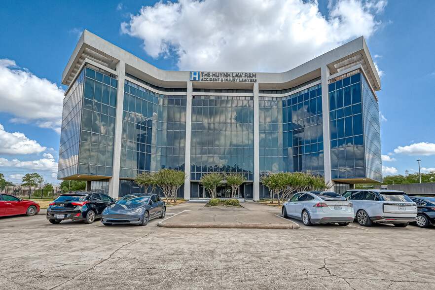 6100 Corporate Dr, Houston, TX for lease - Building Photo - Image 2 of 43