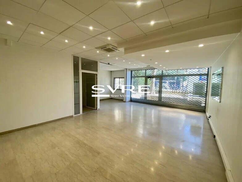 Retail in Marseille for lease - Interior Photo - Image 2 of 8