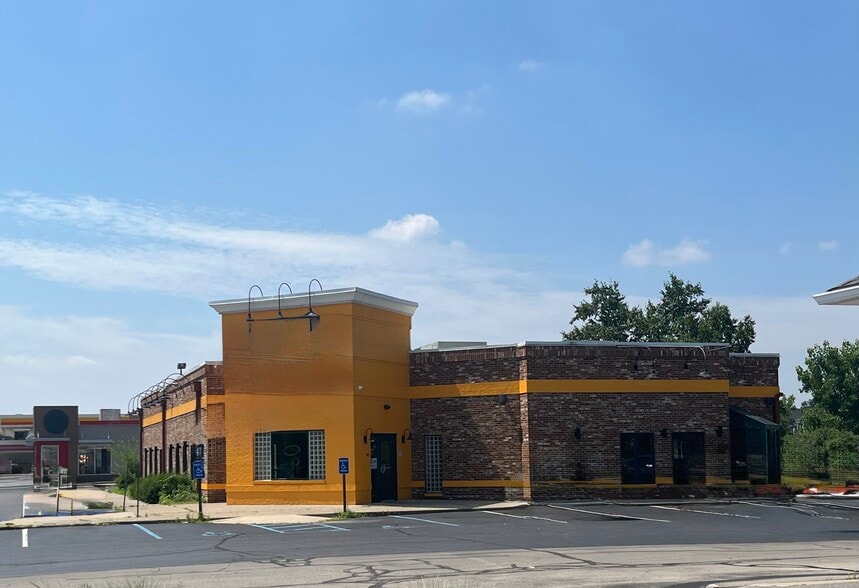 7640 N Shadeland Ave, Indianapolis, IN for lease - Building Photo - Image 1 of 4