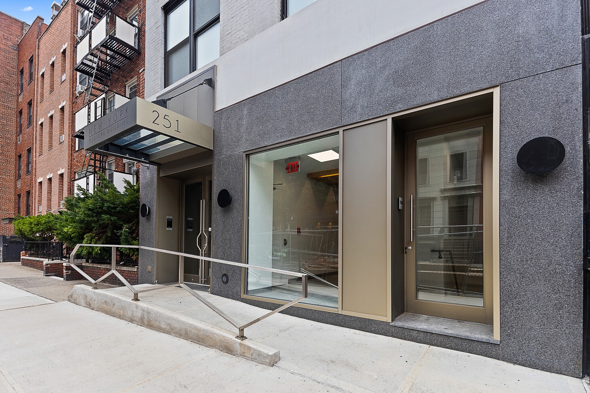 251 E 33rd St, New York, NY for lease Building Photo- Image 1 of 17