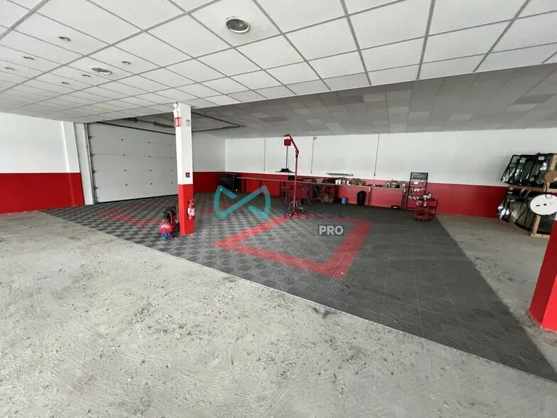 Retail in Reims for lease - Interior Photo - Image 2 of 5