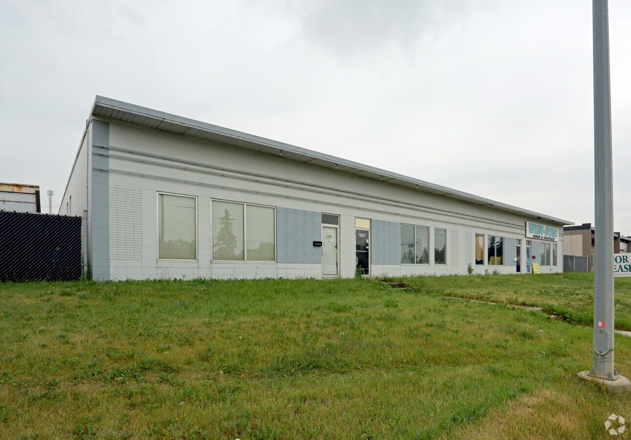 7805 Argyll Rd NW, Edmonton, AB T6C 4A9