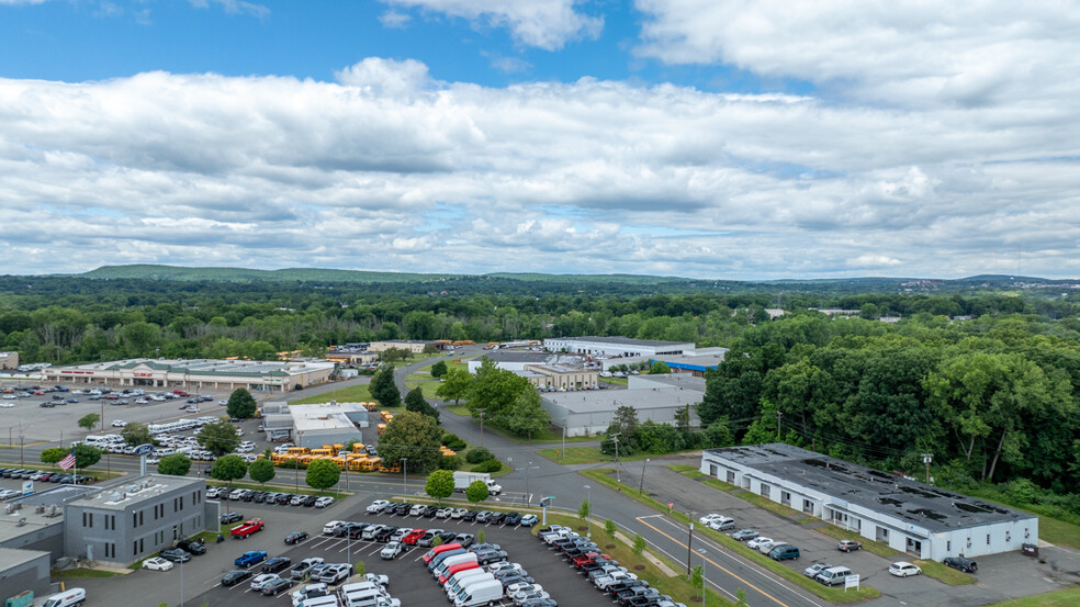 112-124 Woodlawn Rd, Berlin, CT for lease - Primary Photo - Image 1 of 10