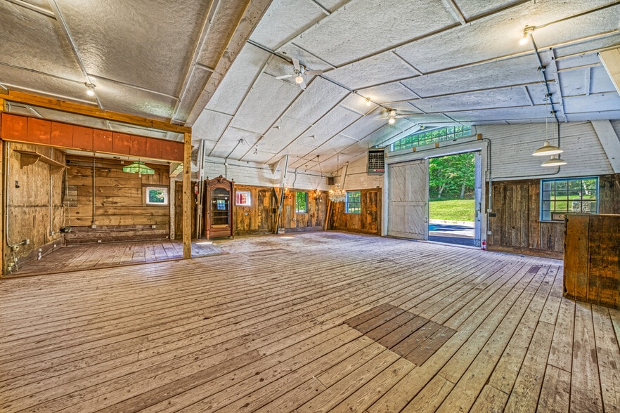 Prospect Hill Estate 14.3 +/- Acres portfolio of 4 properties for sale on LoopNet.com - Building Photo - Image 2 of 68