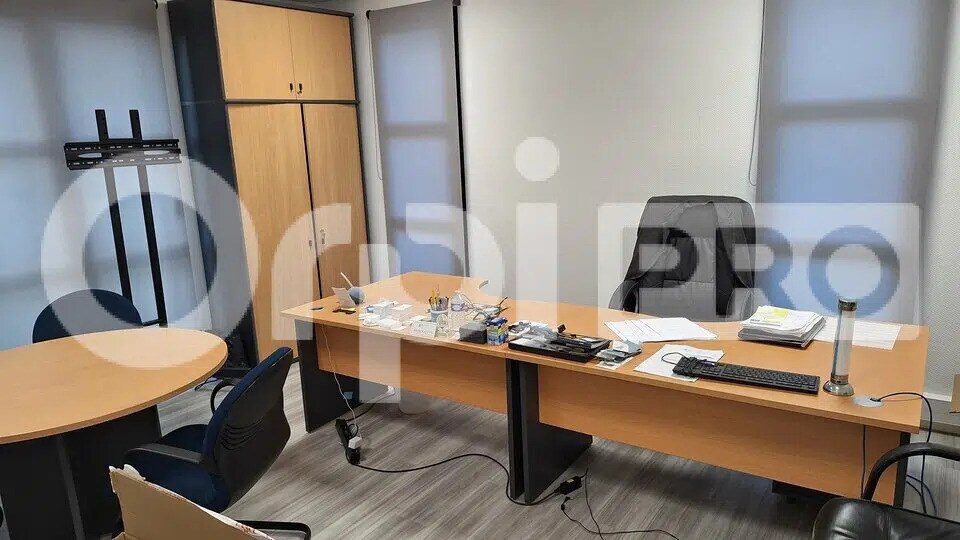 Office in Saint-Nazaire for lease - Interior Photo - Image 3 of 7