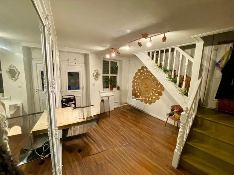 5 Anderton St, Chorley for lease - Building Photo - Image 2 of 4