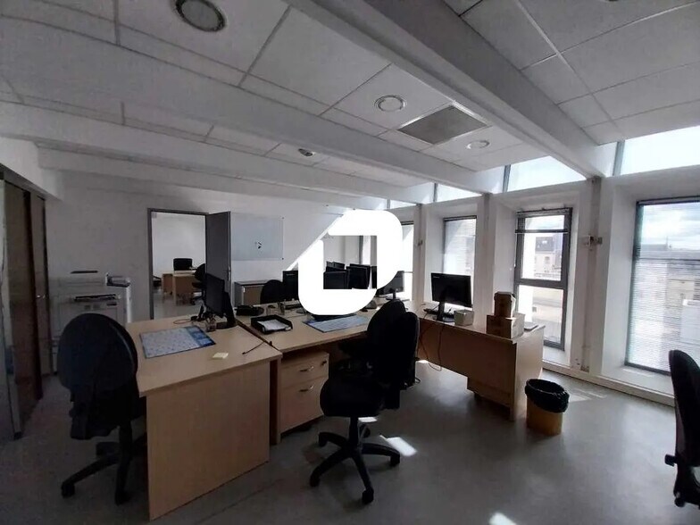 Office in Bordeaux for lease - Interior Photo - Image 1 of 9