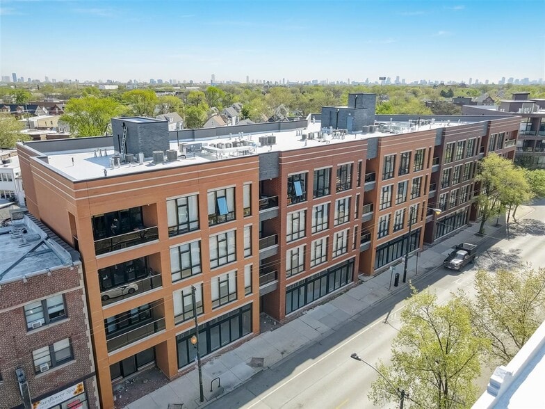 3105 N Milwaukee Ave, Chicago, IL for lease - Building Photo - Image 2 of 2