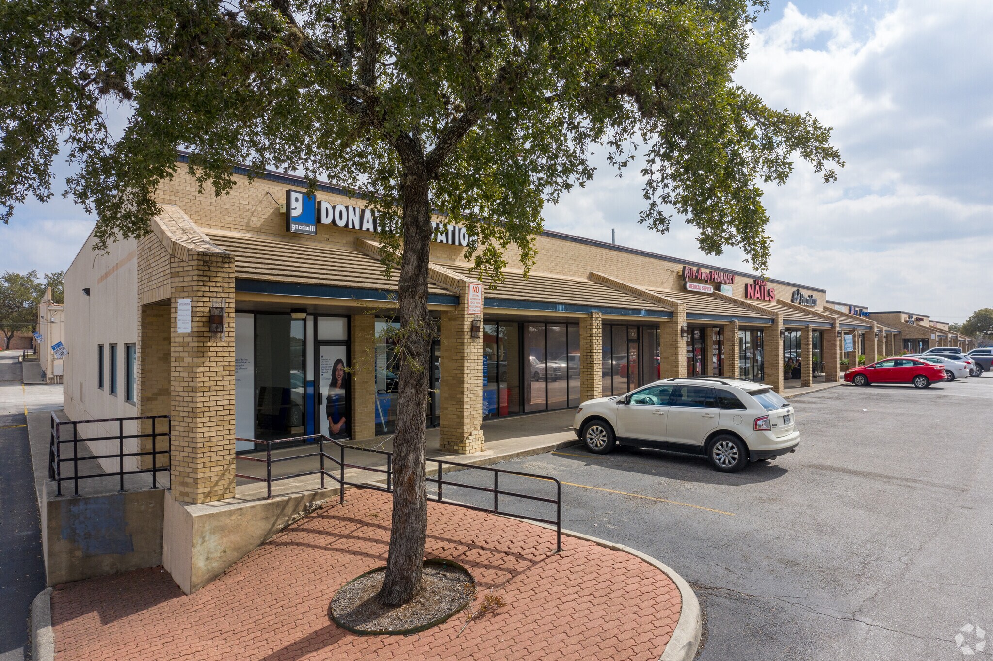 2235 Thousand Oaks Dr, San Antonio, TX 78232 Parkwood Shopping Center