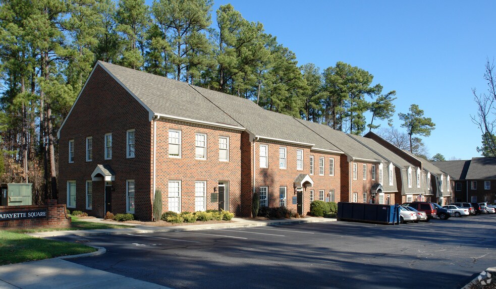 4922-4948 Windy Hill Dr, Raleigh, NC for lease - Building Photo - Image 2 of 20