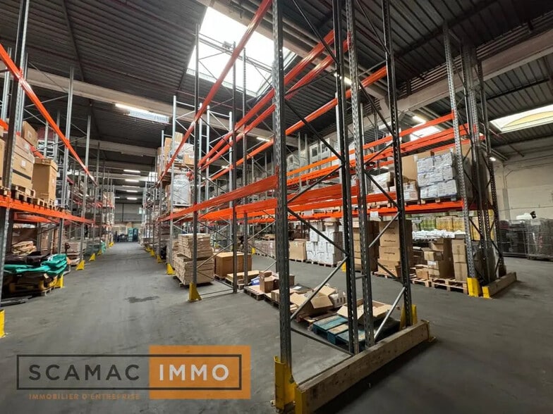 Industrial in Villejust for lease - Interior Photo - Image 2 of 7