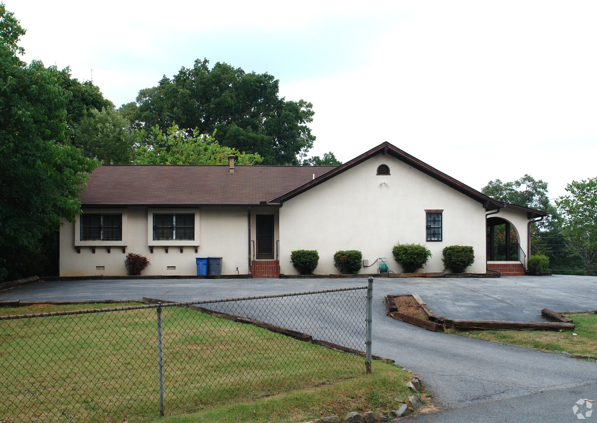 435 Jones Dr, Roswell, GA 30075