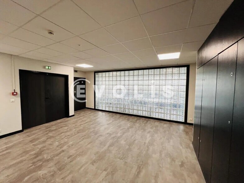 15 Avenue De La Libération, Melun for lease - Interior Photo - Image 3 of 12