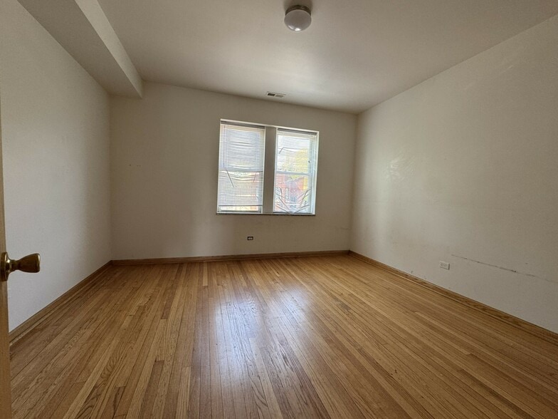 2440 E 75th St, Chicago, IL for sale - Building Photo - Image 3 of 5