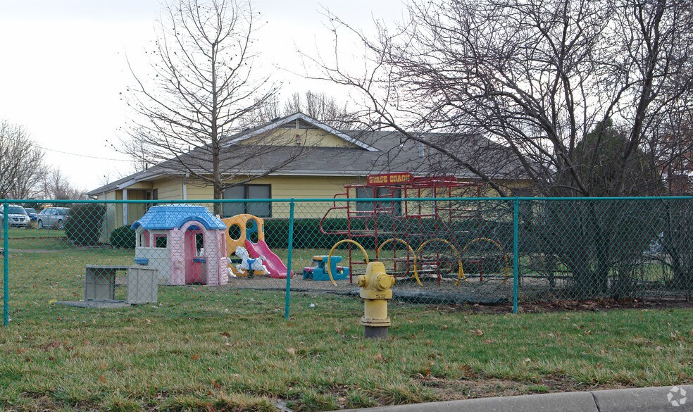 2141 Maple Ln, Lawrence, KS for sale - Primary Photo - Image 1 of 1