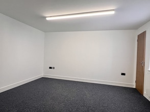 2-4 Garden Ln, Rhandirmwyn for lease Interior Photo- Image 2 of 4