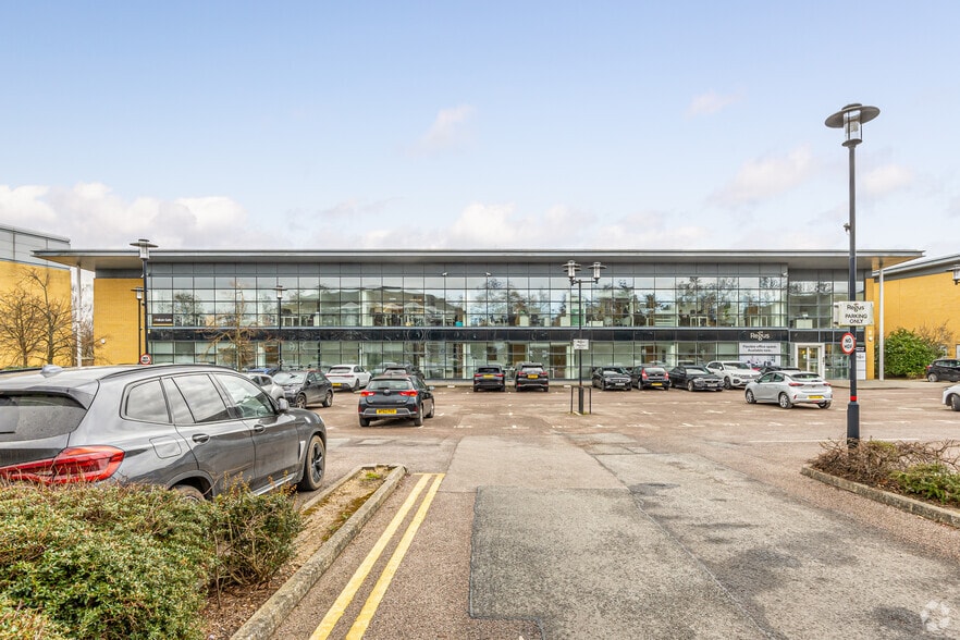 Falcon Way, Welwyn Garden City for lease - Primary Photo - Image 1 of 12