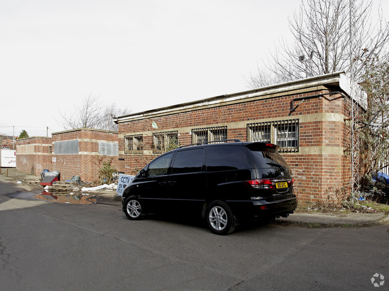 UNITS 42 & 43 SAPCOTE INDUSTRIAL ESTATE portfolio of 2 properties for sale on LoopNet.com - Primary Photo - Image 1 of 1