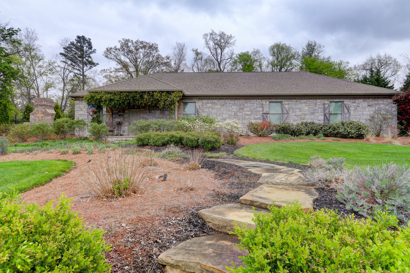 1402 Ebenezer Rd, Knoxville, TN 37922