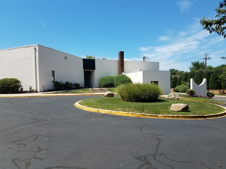 701 E Main St, Moorestown, NJ for lease - Building Photo - Image 1 of 8