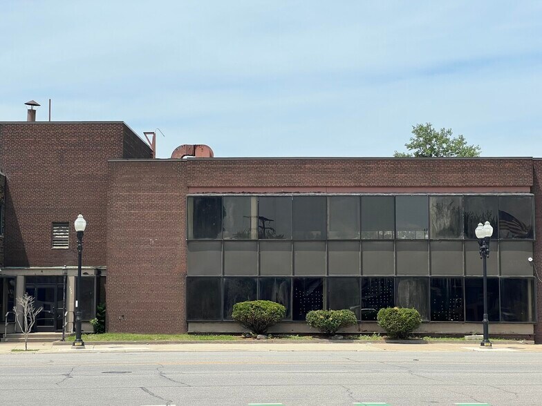 10750 W Jefferson Ave, River Rouge, MI 48218