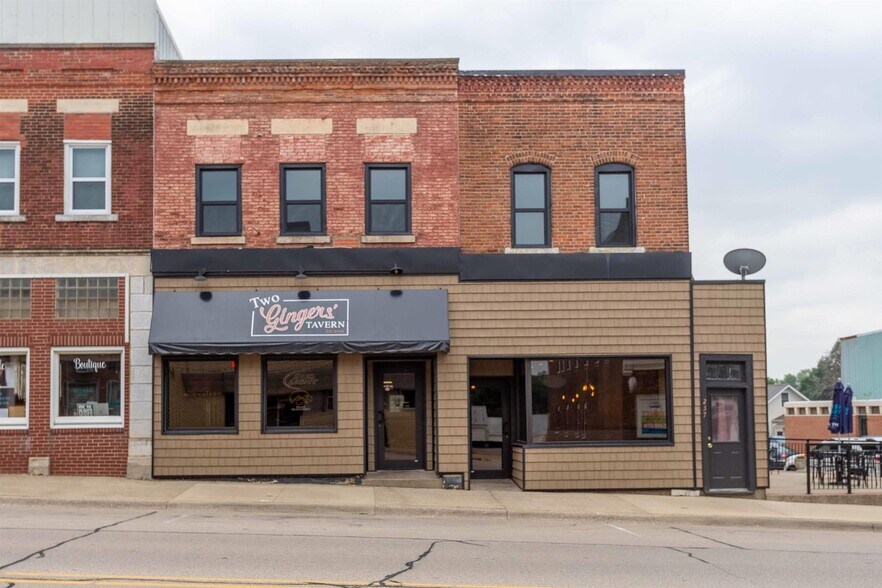 231-233 W 1st, Cascade, IA for sale - Primary Photo - Image 1 of 1