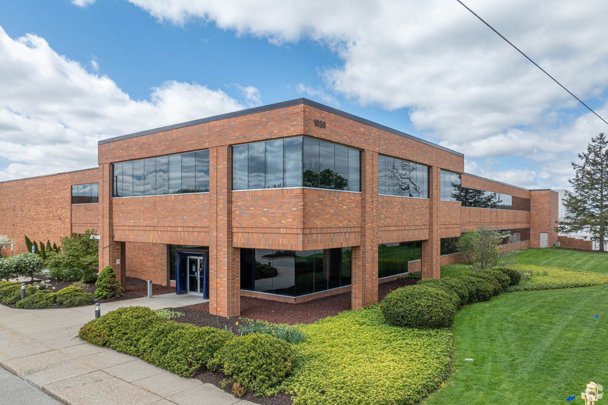 1050 36th St SE, Grand Rapids, MI for lease Building Photo- Image 1 of 14