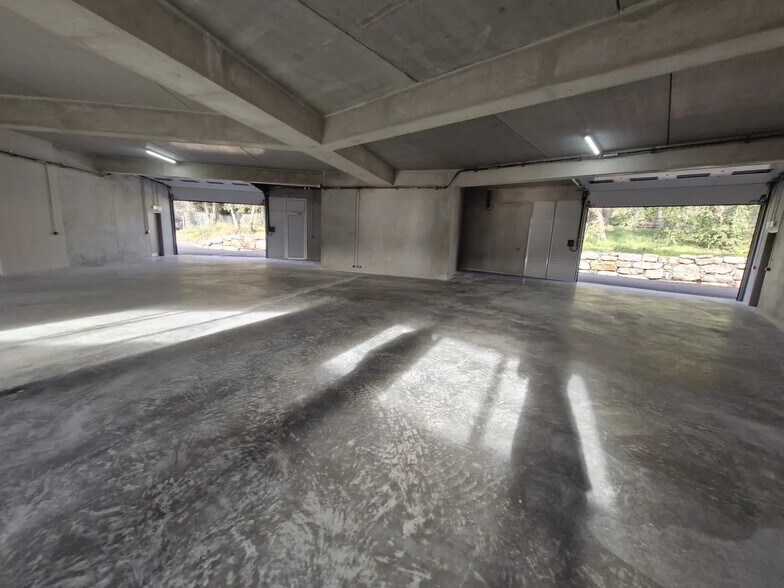 Flex in Valbonne for lease - Interior Photo - Image 3 of 3