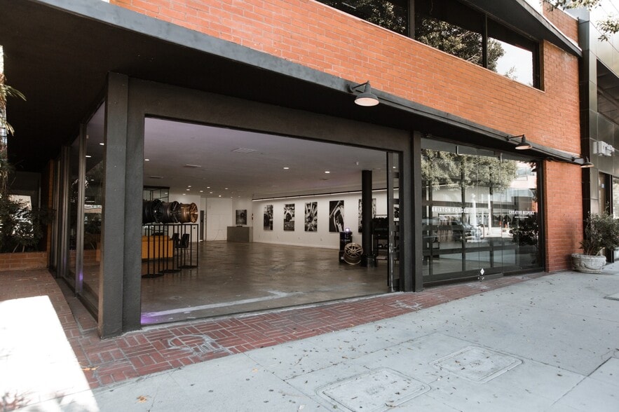 321-325 S Robertson Blvd, Beverly Hills, CA for lease - Building Photo - Image 3 of 5