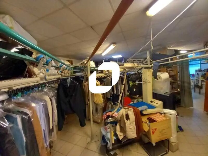 Location Bureaux 143 m² - Photo 1