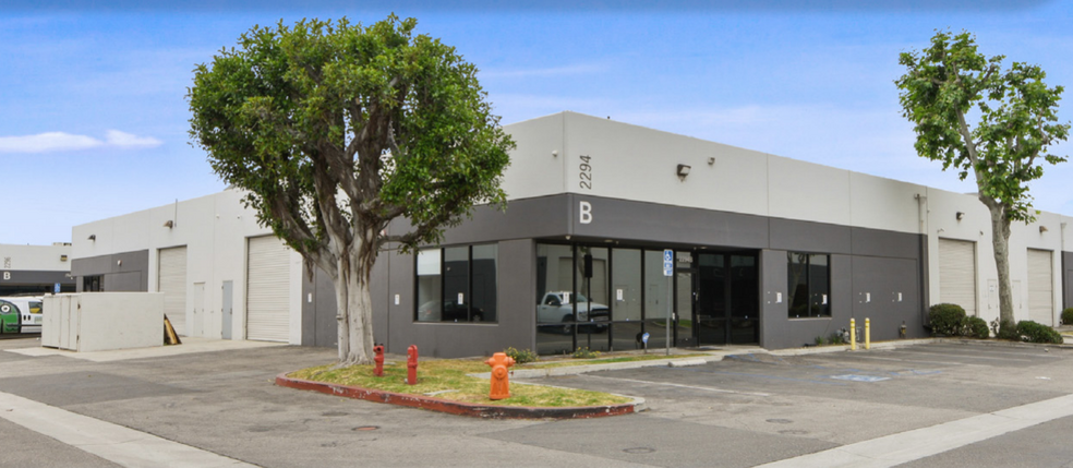 2294 N Batavia St, Orange, CA for lease - Building Photo - Image 1 of 2